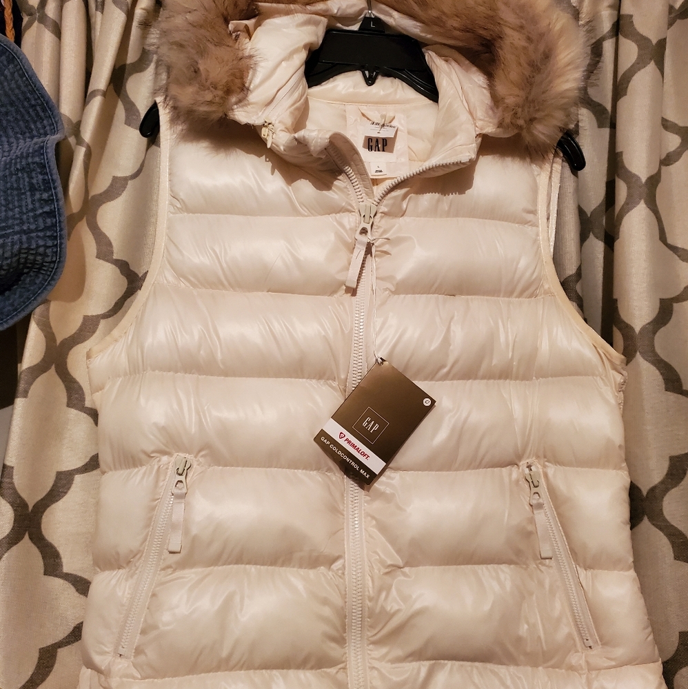 NWT Gap Alternative Down Puff Vest